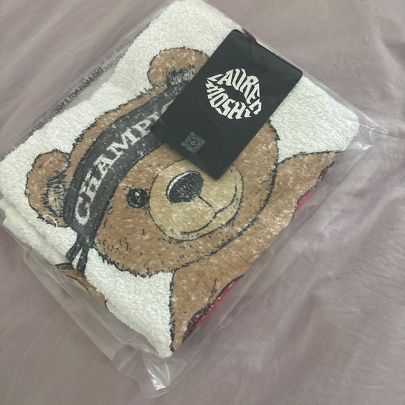 Lauren moshi love champion Bear hand towel brand new with tags - Picture 2 of 3